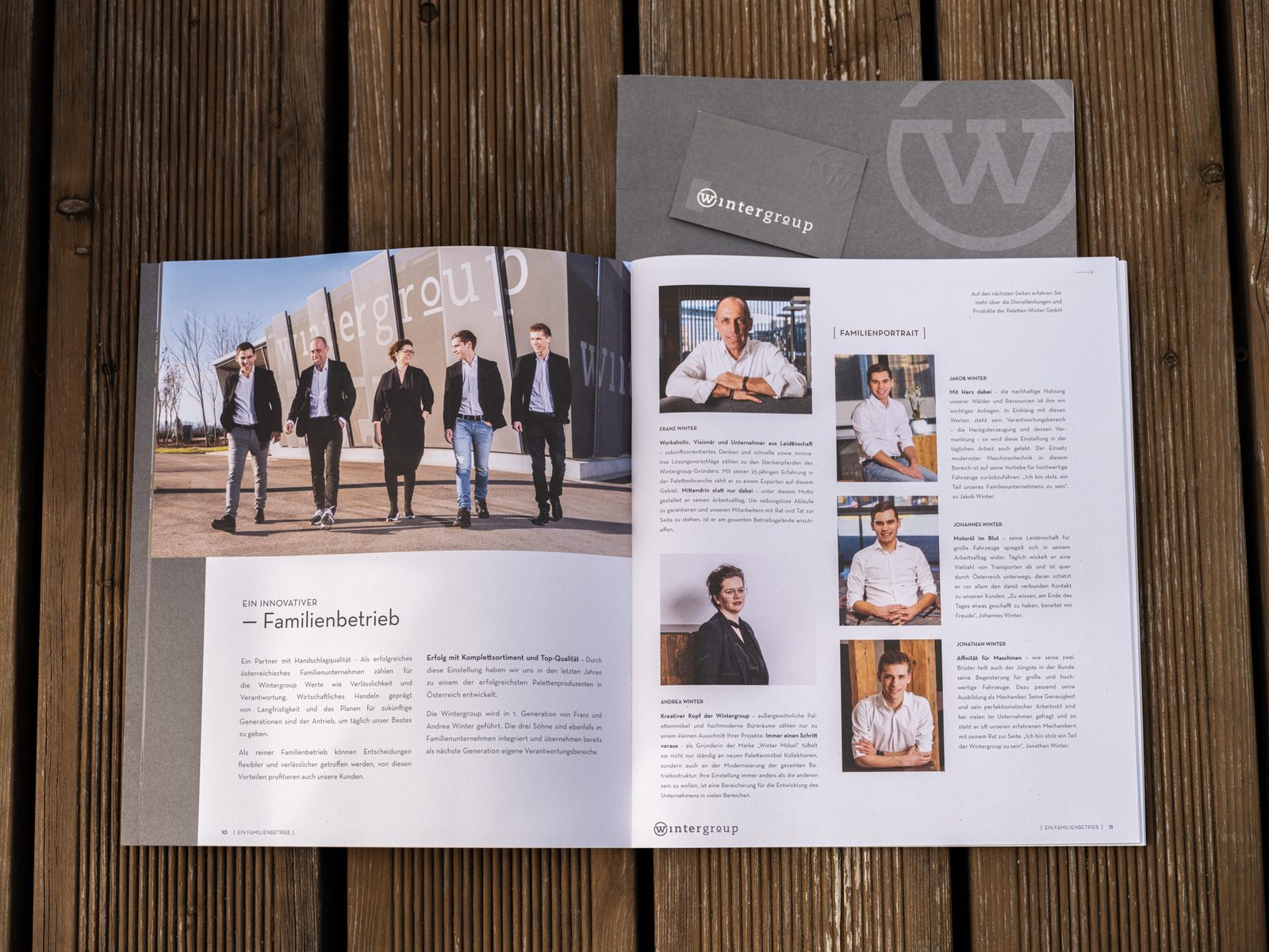 Wintergroup Broschüren und Visitenkarten auf Holz